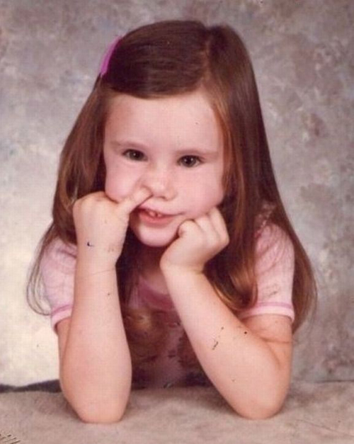 Bad-Family-Photos-Portrait-Picking-Nose.jpg