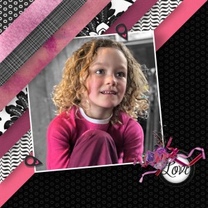 23-Strips_Clara-Black-White-Pink