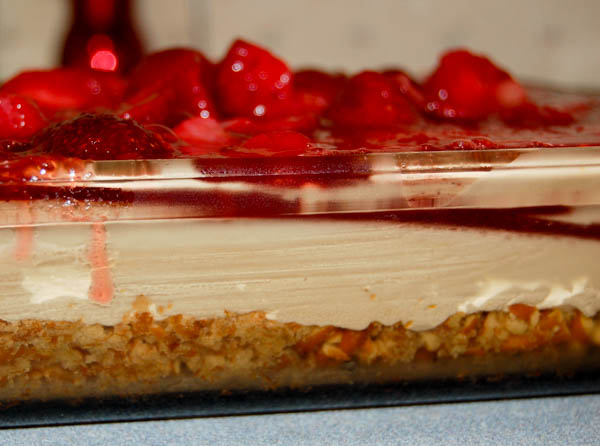 strawberry pretzel salad jello layer